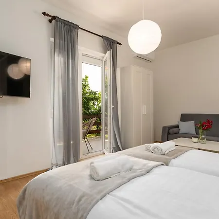Fiorella Apartment *